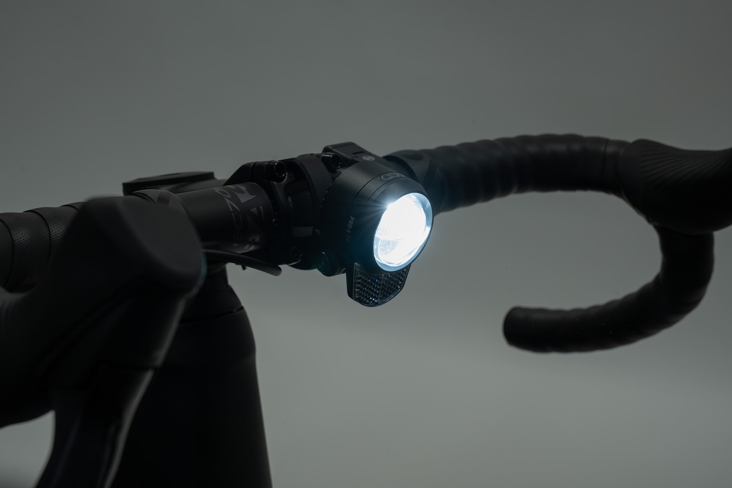 ACID Feu avant pour vélo électrique PRO-E 150 X-Connect noir